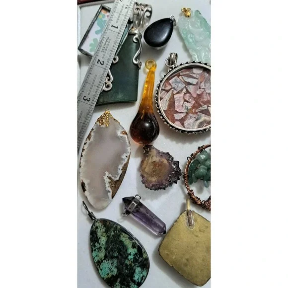 Huge Lot of 17 Vintage Pendants Glass Mixed Gemstones - Picture 9 of 11